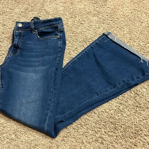 NWOT Flying banana flare jeans. Size 8L - Picture 1 of 4